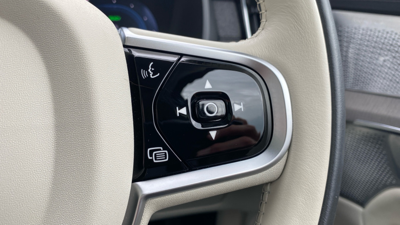 Volvo XC90 2.0 T8 PHEV Ultra Dark 5dr AWD Geartronic Estate